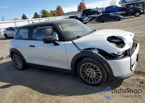 2025 Mini Cooper Base z USA, uszkodzony, nr VIN WMW13GD00S2W42401